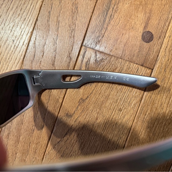 Oakley Fuel Cell Sunglasses Silver Frame Blue Iridium Polarized Lenses USA Made - Picture 5 of 5